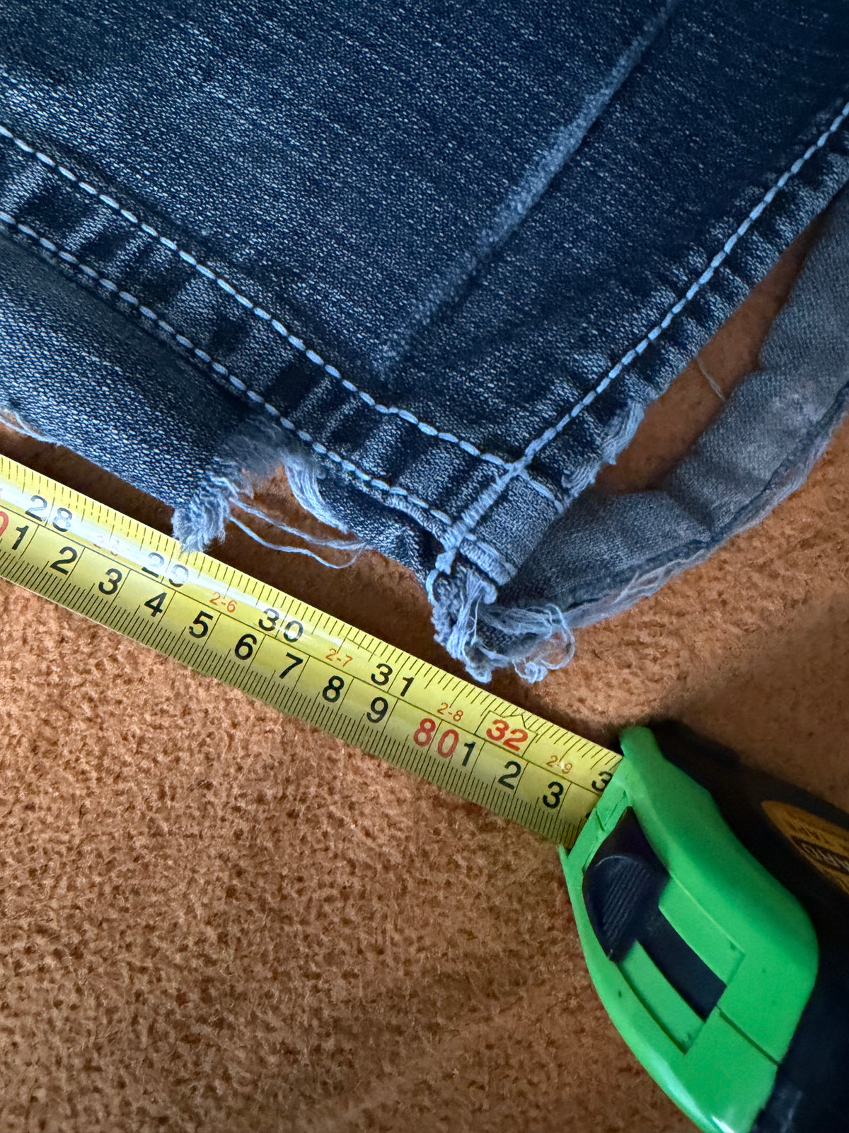 00’s True Religion Distressed Jeans w/ Thrashing (40x32)