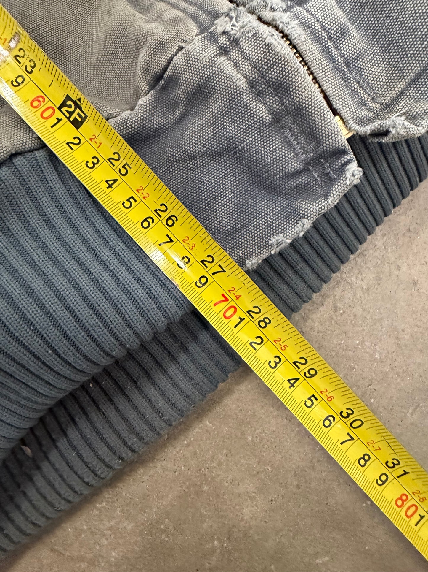00s Distressed Carhartt Jacket Thrashed Gray (XXL)