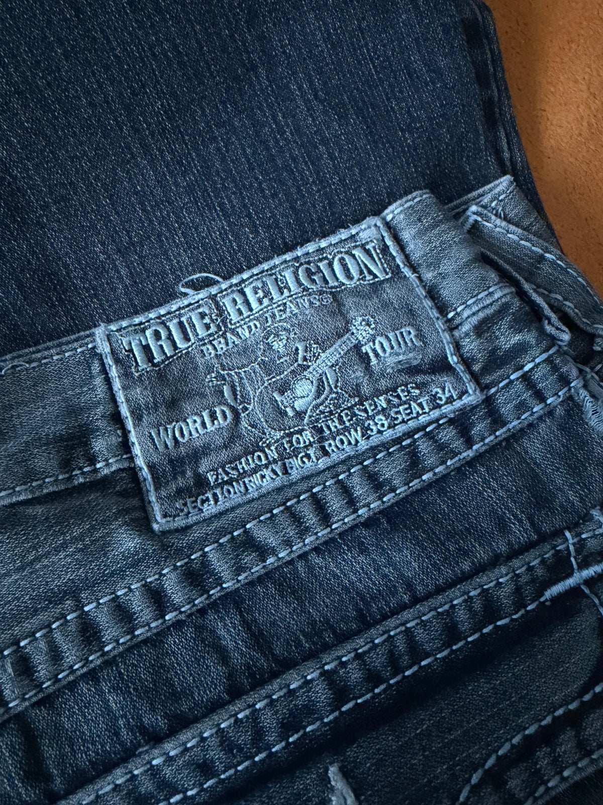 00’s True Religion Distressed Jeans w/ Thrashing (40x32)