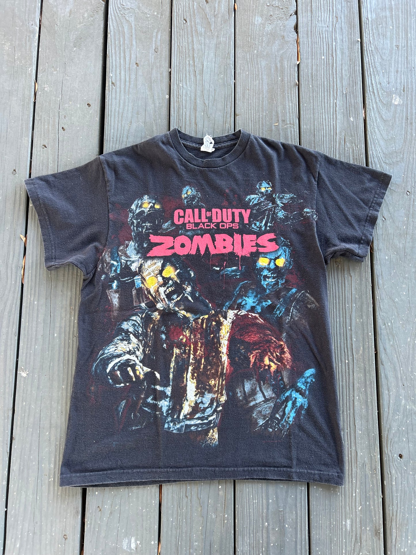 2011 Activision Call of Duty Black Ops Zombies Shirt (Large)