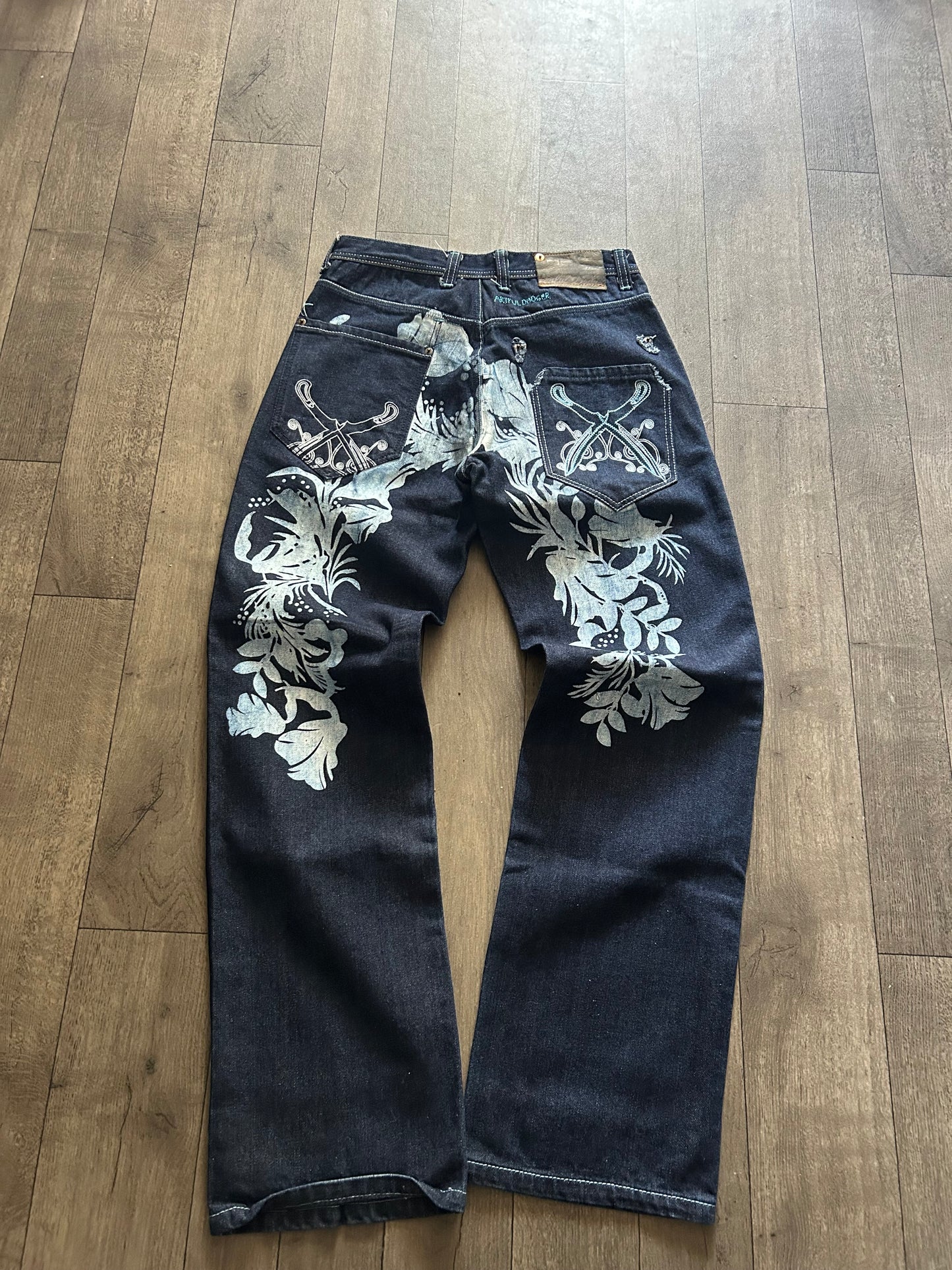 2000’s Artful Dodger Big Embroidery Logo Denim Jeans (size 32)