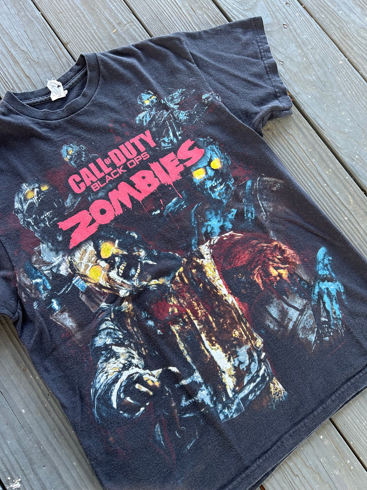 2011 Activision Call of Duty Black Ops Zombies Shirt (Large)