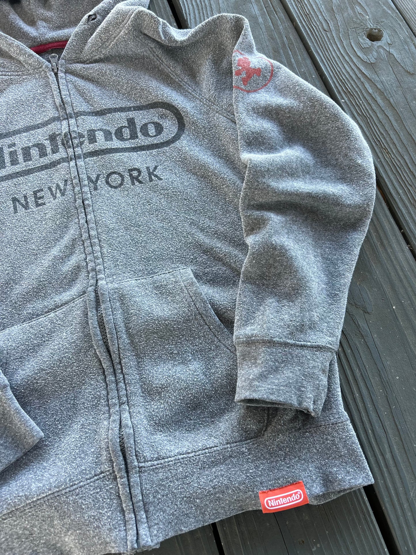 2006 Nintendo New York Mario DS Hoodie (Medium)